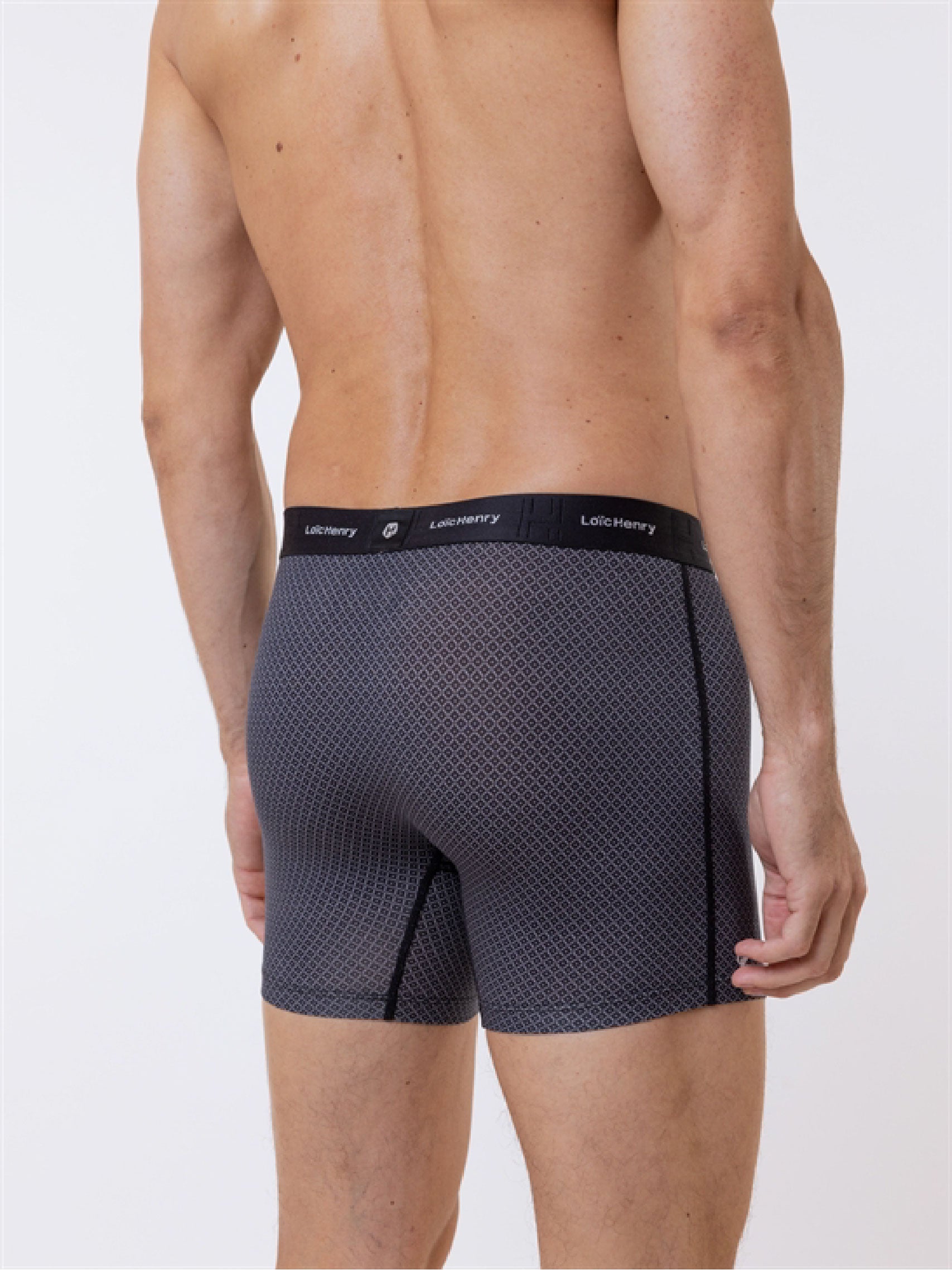 BLACK DOTS