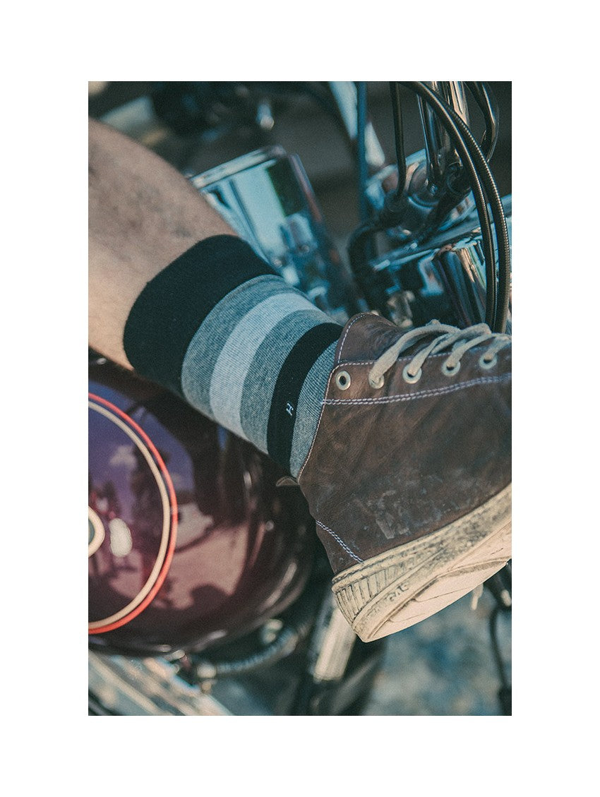 BLACK AND GREY GROOVES